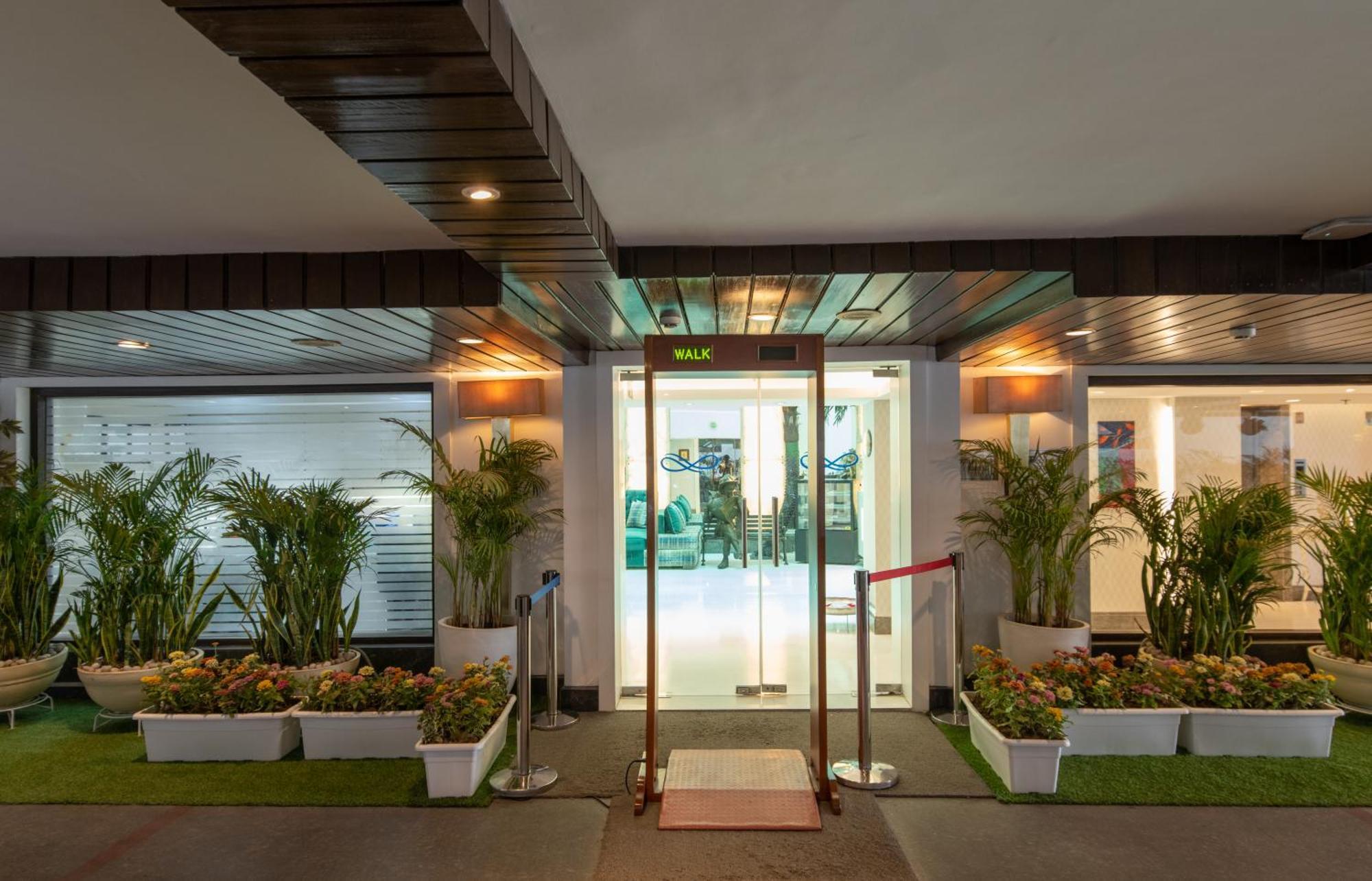 होटल The Ashtan Sarovar Portico New Delhi