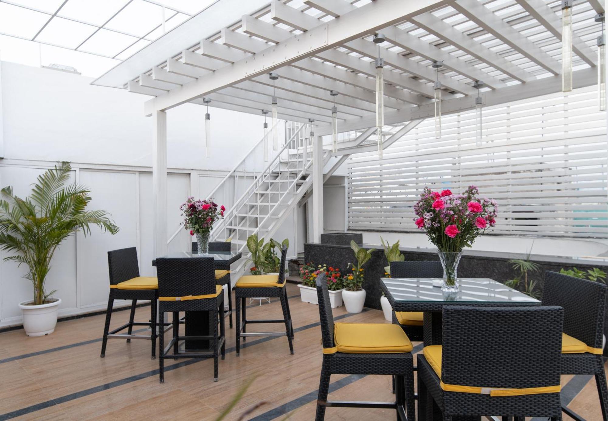 होटल The Ashtan Sarovar Portico 4*