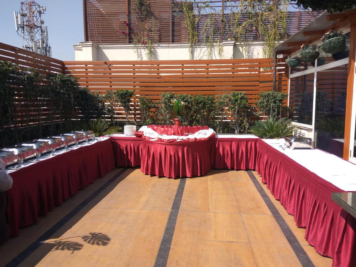 होटल The Ashtan Sarovar Portico